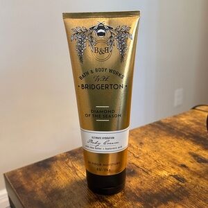 Bath & Body Works Bridgerton Diamond of the Season Body Cream - Gold & Black